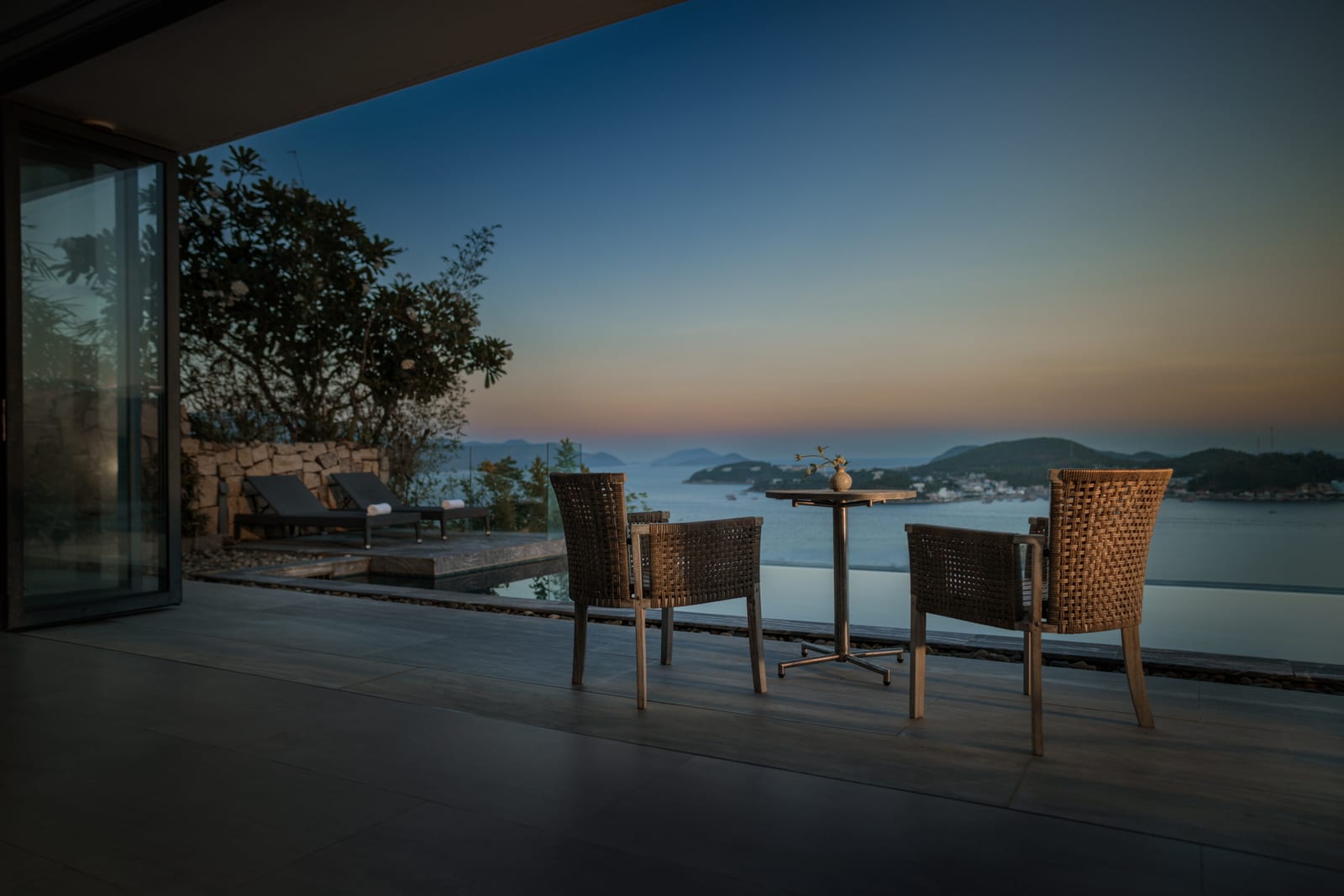 View hoàng hôn từ ban công